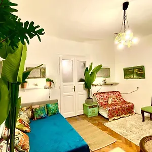 Boutique Studio Flat At City Center Apartman
