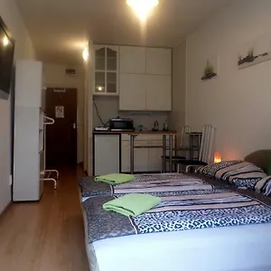 Leslie Apartman